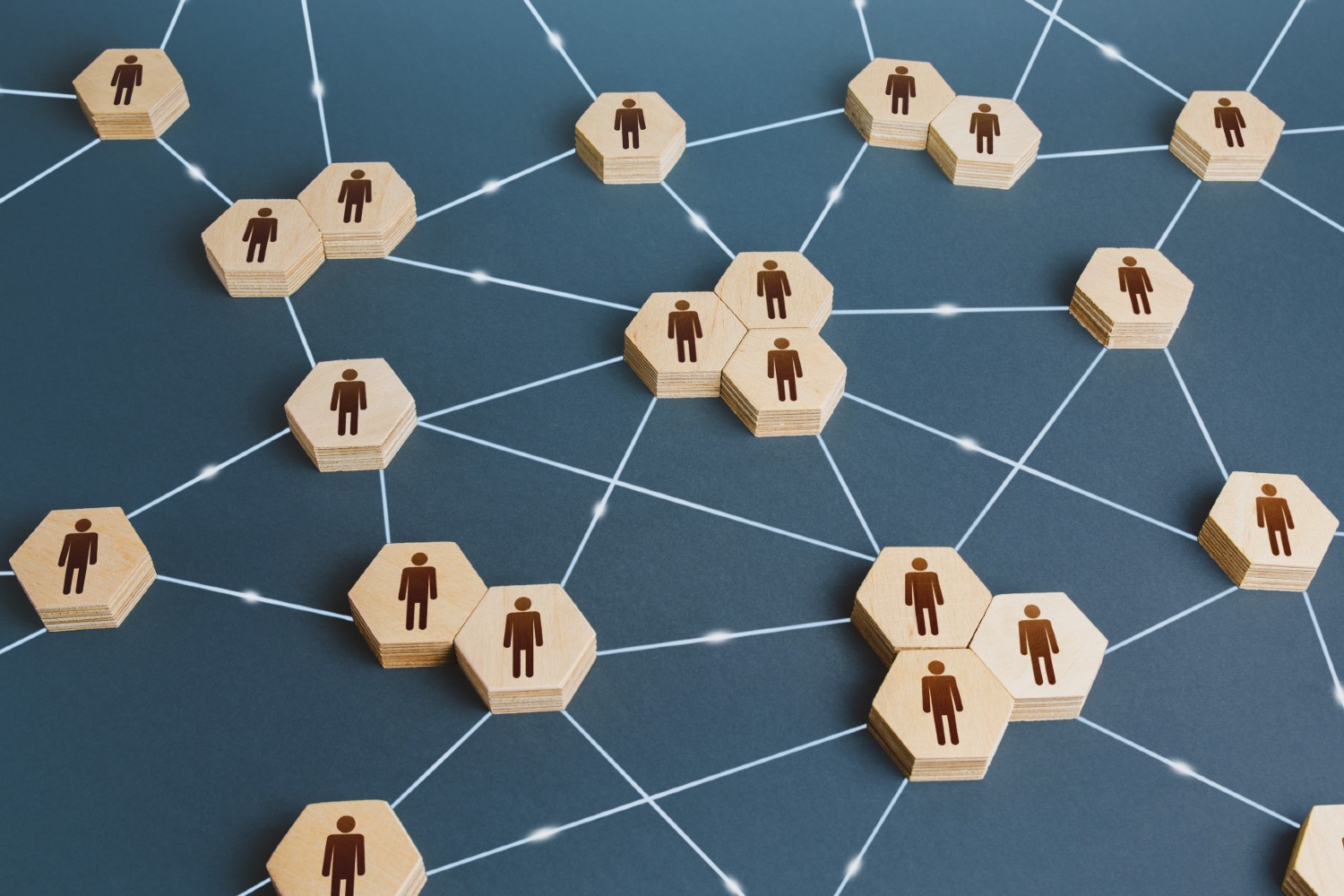 H2: O DNA da Autonomia: Como as DAOs Funcionam na Prática