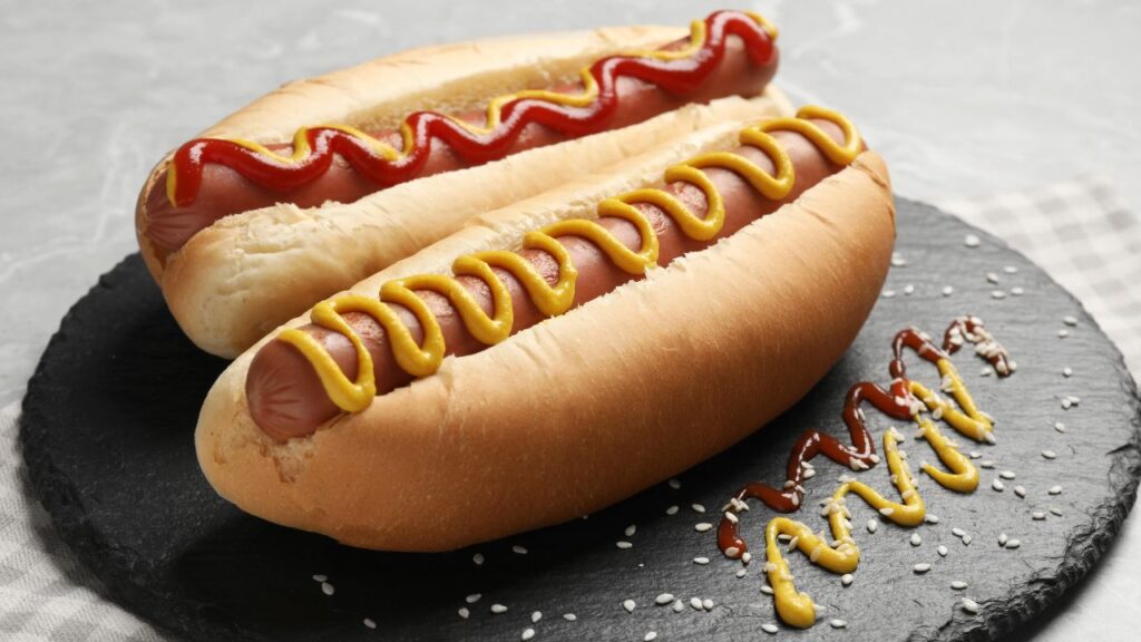 A História do Hot Dog: Curiosidades e Variações Pelo Mundo
