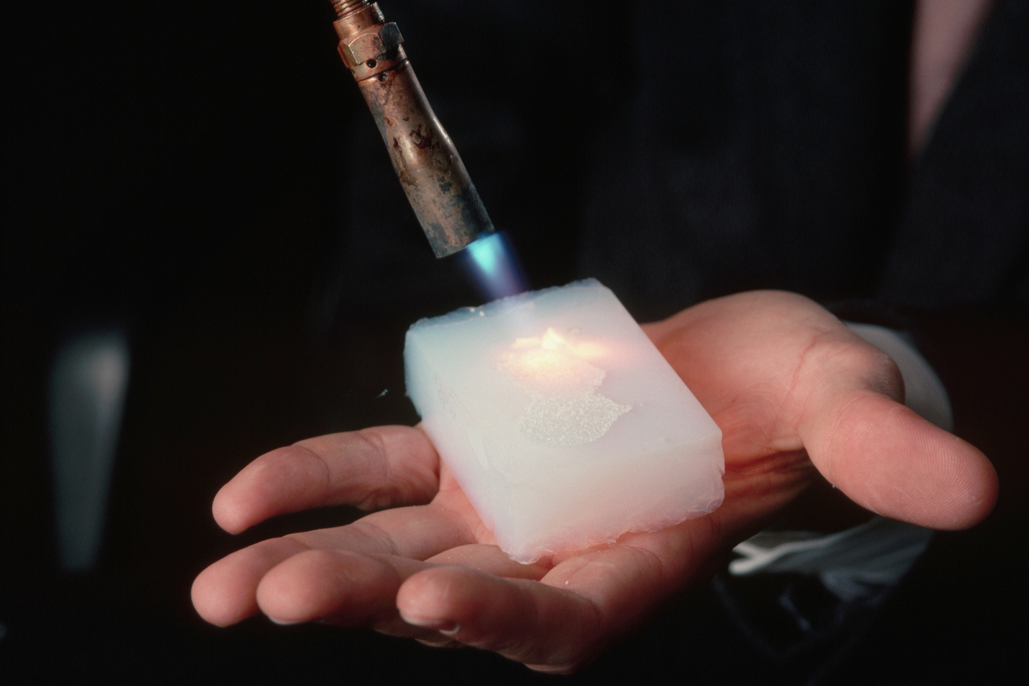 1. O Futuro do Isolamento: Como o Aerogel Está Revolucionando a Indústria
2. Aerogel vs. Materiais Tradicionais: Uma Comparação Detalhada de Desempenho
3. Inovações em Vestuário: As Melhores Jaquetas e Luvas com Tecnologia Aerogel
4. Aplicações Industriais do Aerogel: Da Aeroespacial à Construção Civil
5. Aerogel para o Meio Ambiente: Soluções Sustentáveis para Absorção de Óleo e Filtração de Água