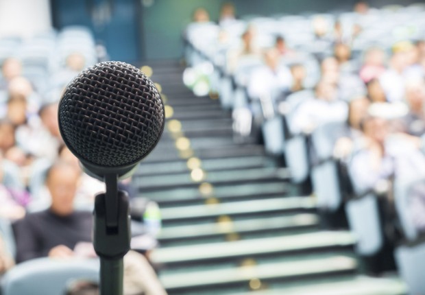 Dominando a Linguagem Corporal: Segredos para Transmitir Confiança em Apresentações