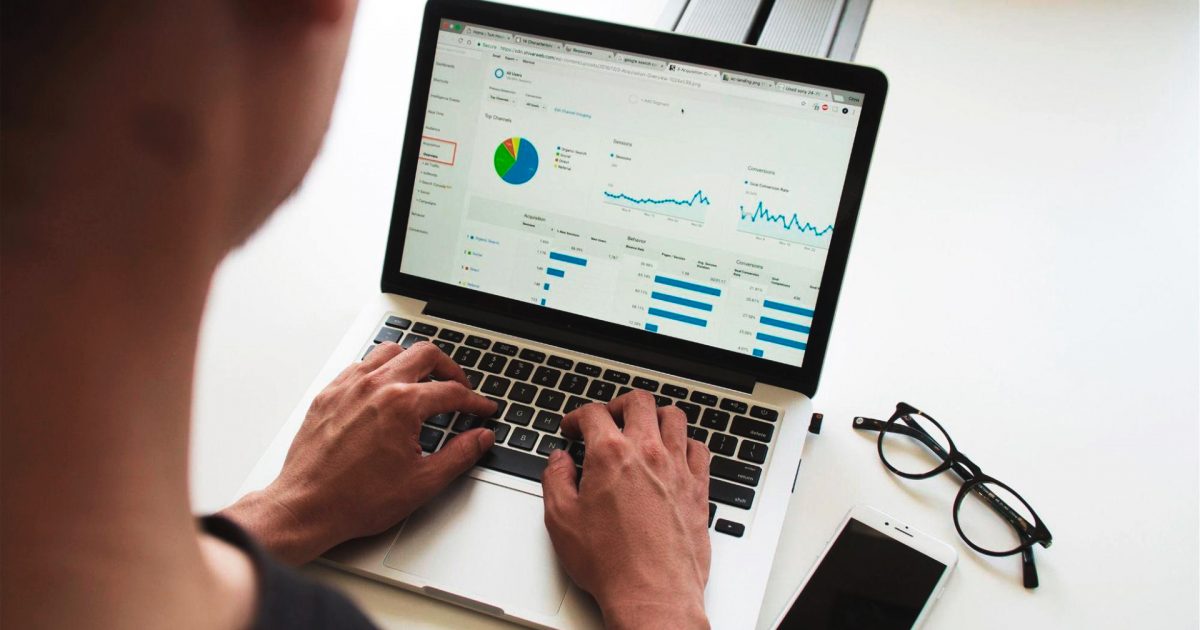 Comparativo: CRMs generalistas vs. plataformas especializadas em eventos