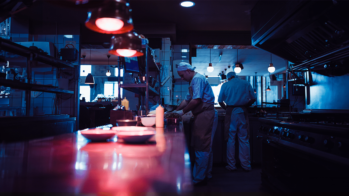 5 ideias de títulos:
1. Dark Kitchen: O Guia Completo para Entender o Modelo de Negócio
2. Como Abrir sua Própria Dark Kitchen: Passo a Passo Essencial
3. Vantagens e Desafios das Dark Kitchens: Vale a Pena Investir?
4. Tecnologia e Operação: Os Segredos do Sucesso das Dark Kitchens
5. Dark Kitchen vs. Restaurante Tradicional: Qual a Diferença?