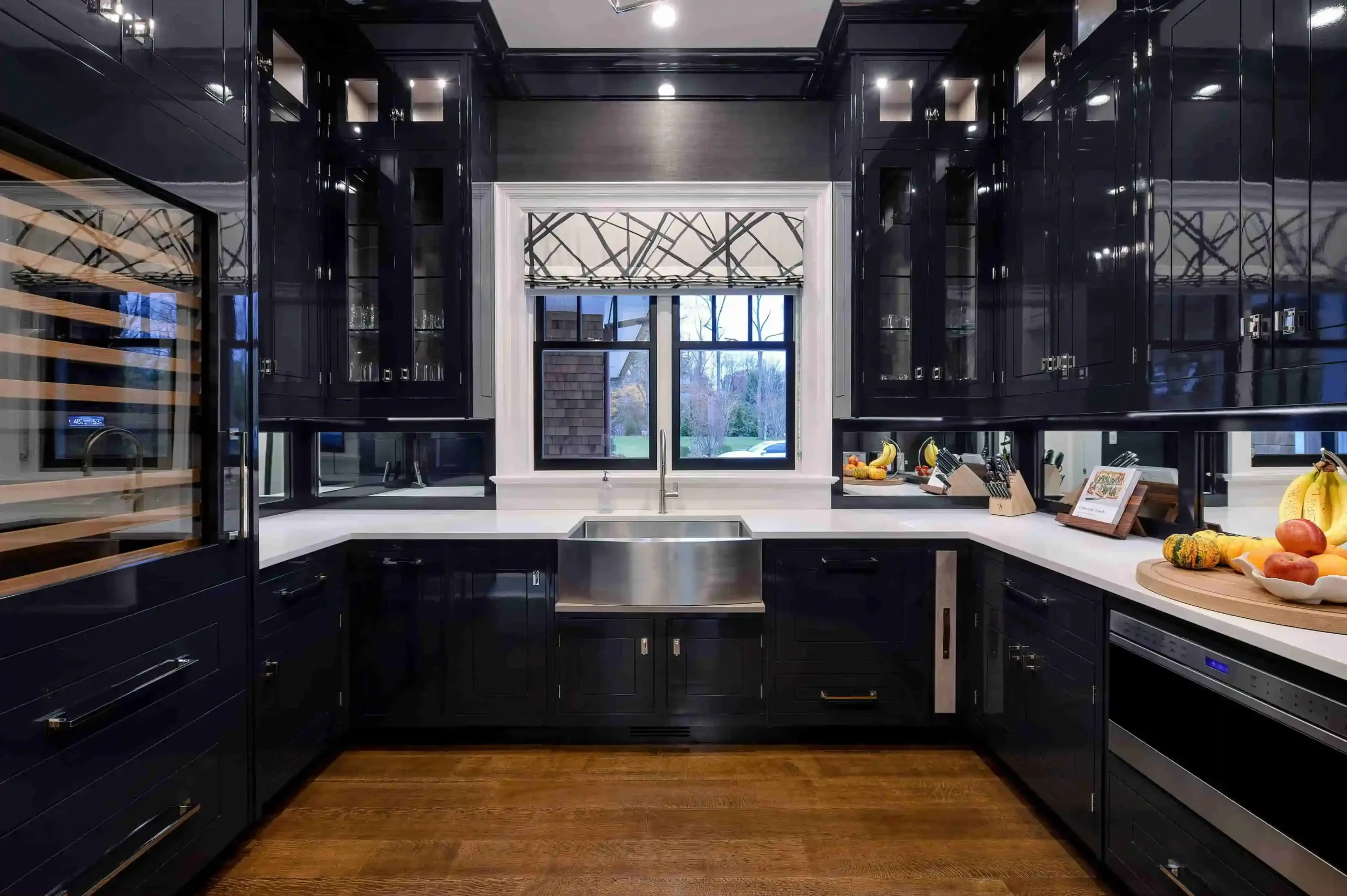 5 ideias de títulos:
1. Dark Kitchen: O Guia Completo para Entender o Modelo de Negócio
2. Como Abrir sua Própria Dark Kitchen: Passo a Passo Essencial
3. Vantagens e Desafios das Dark Kitchens: Vale a Pena Investir?
4. Tecnologia e Operação: Os Segredos do Sucesso das Dark Kitchens
5. Dark Kitchen vs. Restaurante Tradicional: Qual a Diferença?
