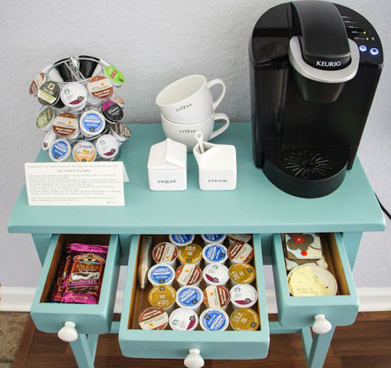 Gadgets para preparação de chá e café na mesa