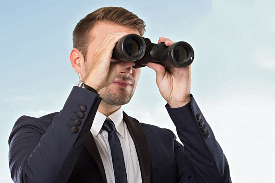 1. O Papel Essencial do Headhunter na Contratação de Executivos 2. Headhunter vs. Recrutador: Entenda as Diferenças Cruciais 3. Como um Headhunter Pode Impulsionar Sua Carreira 4. O Processo de Seleção de um Headhunter: Etapas e Dicas 5. Remuneração e Custos: Quanto Custa Contratar um Headhunter?