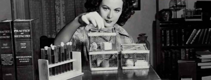 Salto de Frequência: Como a Invenção de Hedy Lamarr Moldou o Mundo Sem Fio