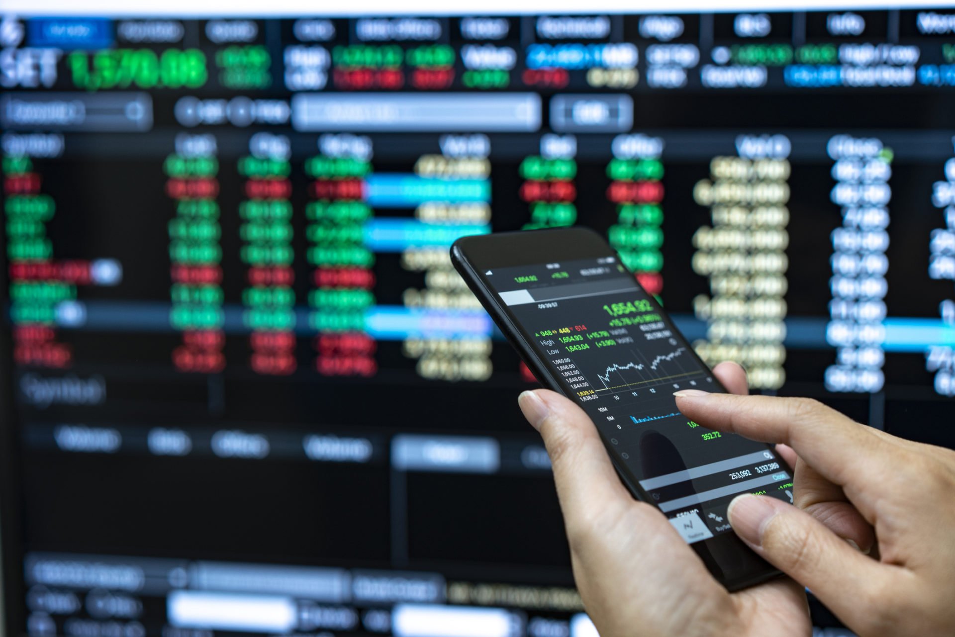 Como usar gráficos e indicadores para tomar decisões de investimento