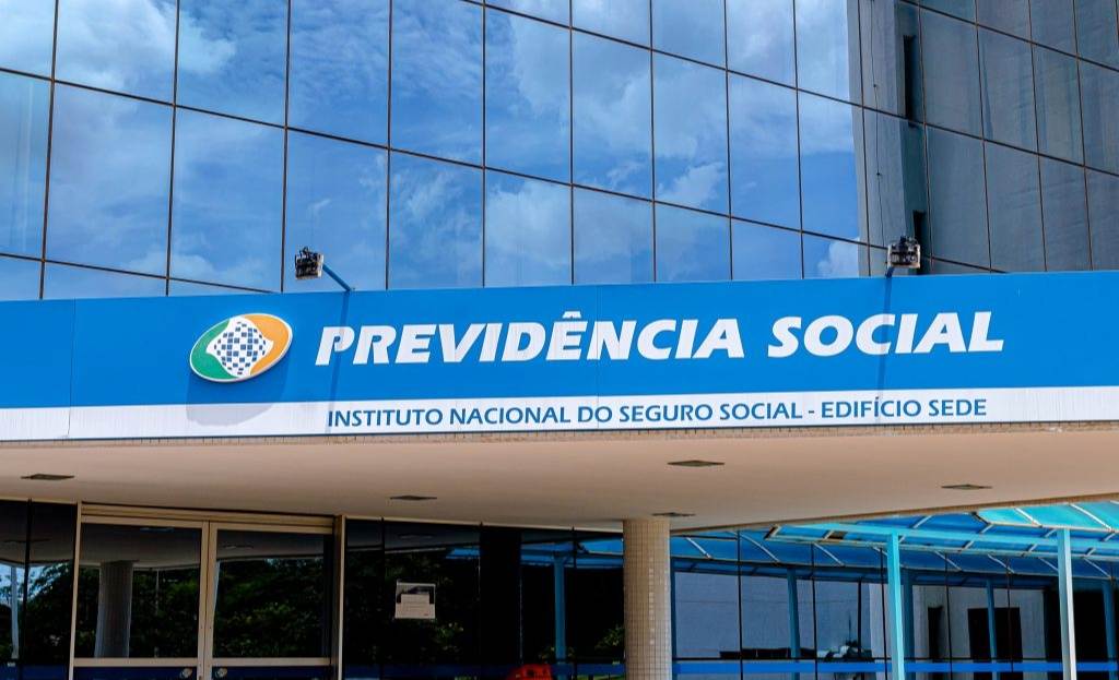 Como a IA está revolucionando o SEO?; Chatbots: O futuro do atendimento ao cliente no marketing digital; Personalização em escala: O poder da Inteligência Artificial; Análise Preditiva: Antecipando tendências de consumo com IA; Automação de Marketing: Maximizando resultados com Inteligência Artificial