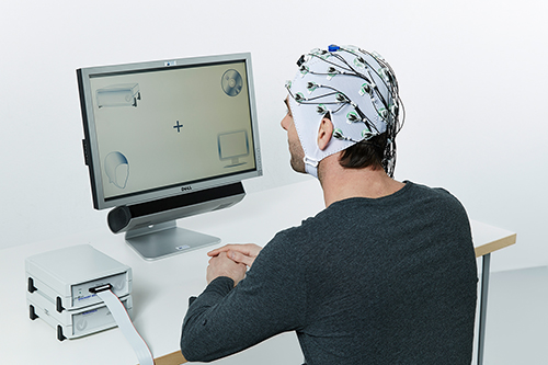 O que é EEG e como ele se relaciona com BCIs