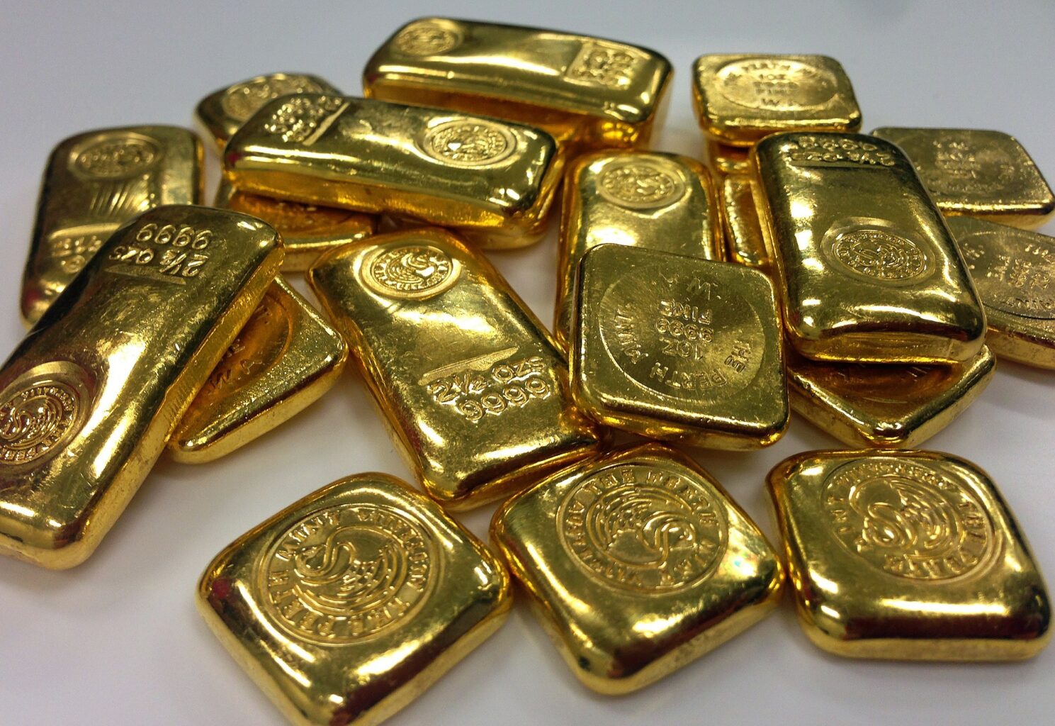 Ouro Físico vs Ouro Digital: Qual a Melhor Opção para Você?