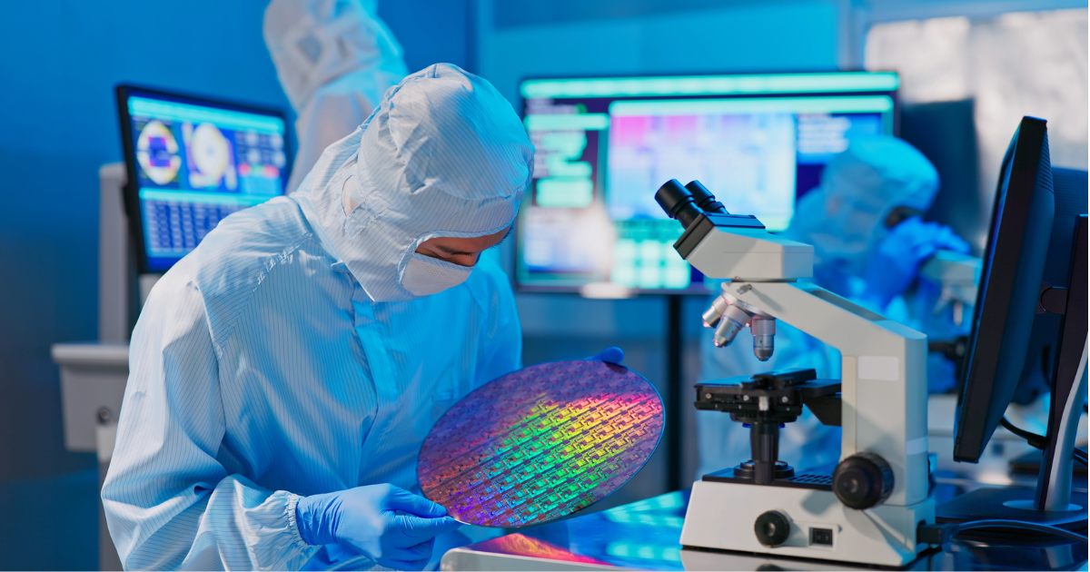 Nanotecnologia na Medicina: O Futuro dos Tratamentos; Como a Nanotecnologia Transforma a Indústria Eletrônica; Impacto da Nanotecnologia no Meio Ambiente e Alimentos; As Abordagens Top-down e Bottom-up na Criação de Nanomateriais; Richard Feynman e a História da Nanotecnologia.