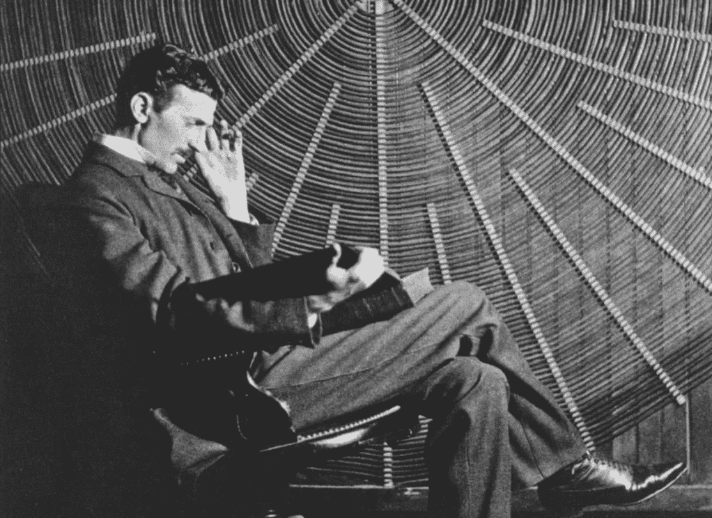 Além da Eletricidade: As Previsões Visionárias de Nikola Tesla para o Futuro