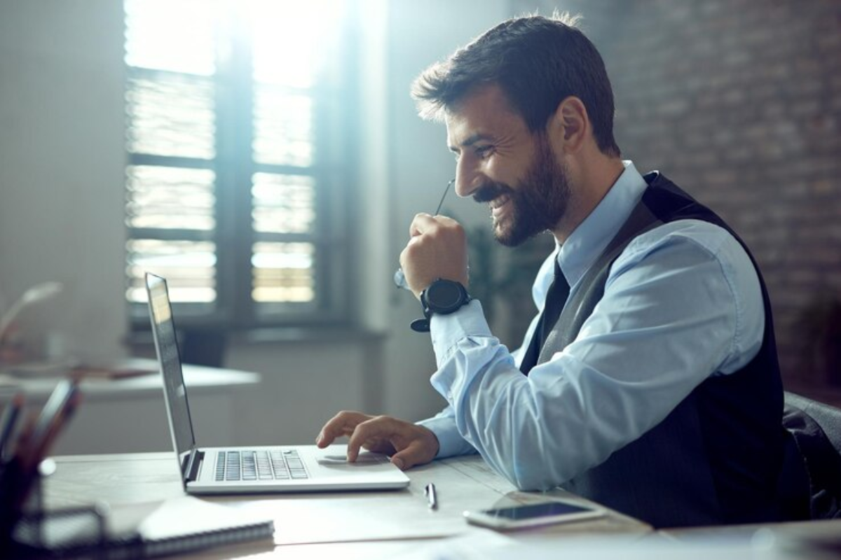 atribuições do diretor geral
