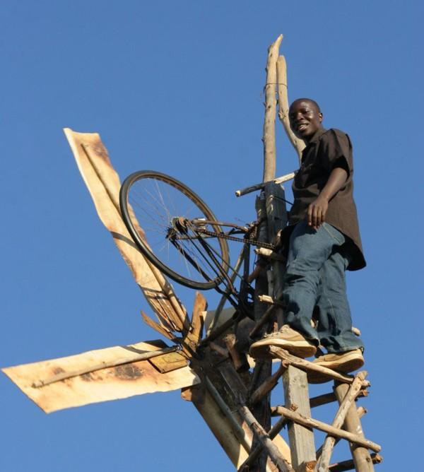 5. William Kamkwamba: Inspiração e Inovação Sustentável com Sucata