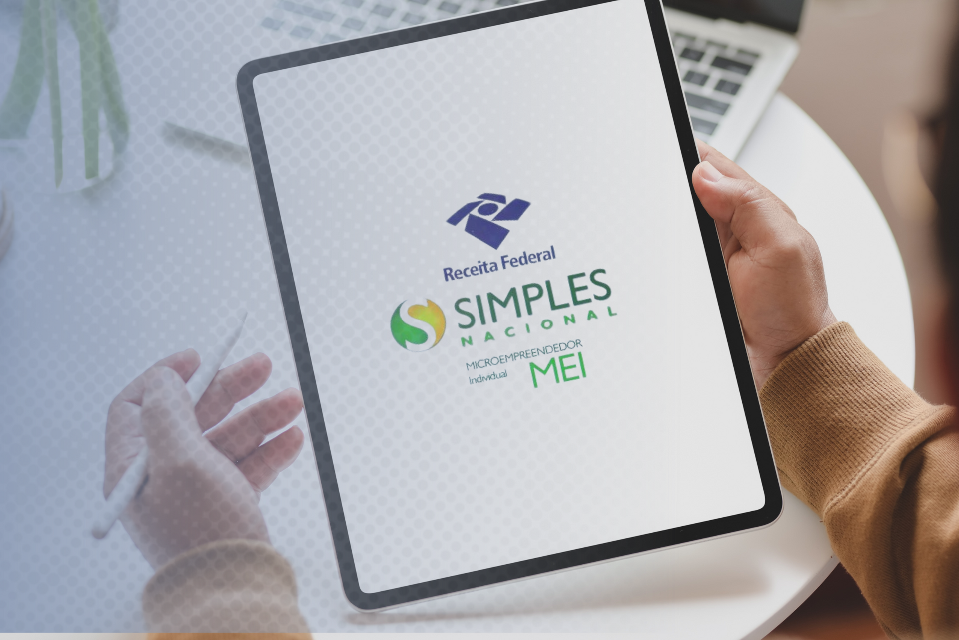 Tendências do E-commerce para 2024; Como montar uma loja virtual de sucesso; Estratégias de marketing digital para e-commerce; Logística no e-commerce: desafios e soluções