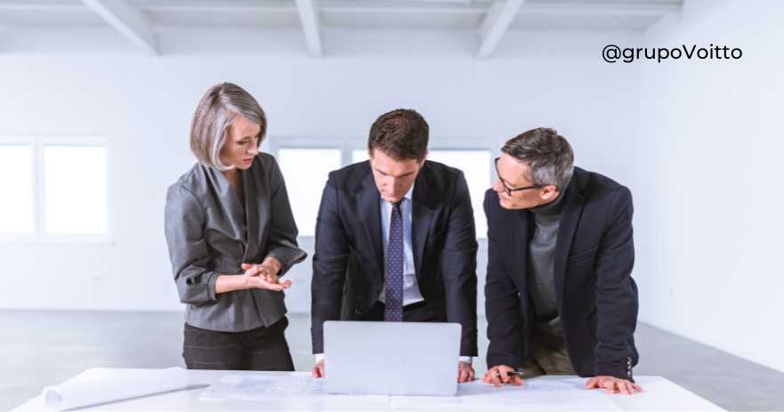 Intuição vs. Dados: Encontrando o Equilíbrio na Tomada de Decisão