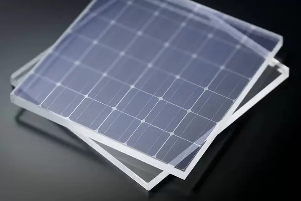 Comparativo: Vidro Fotovoltaico vs. Painéis Solares Convencionais