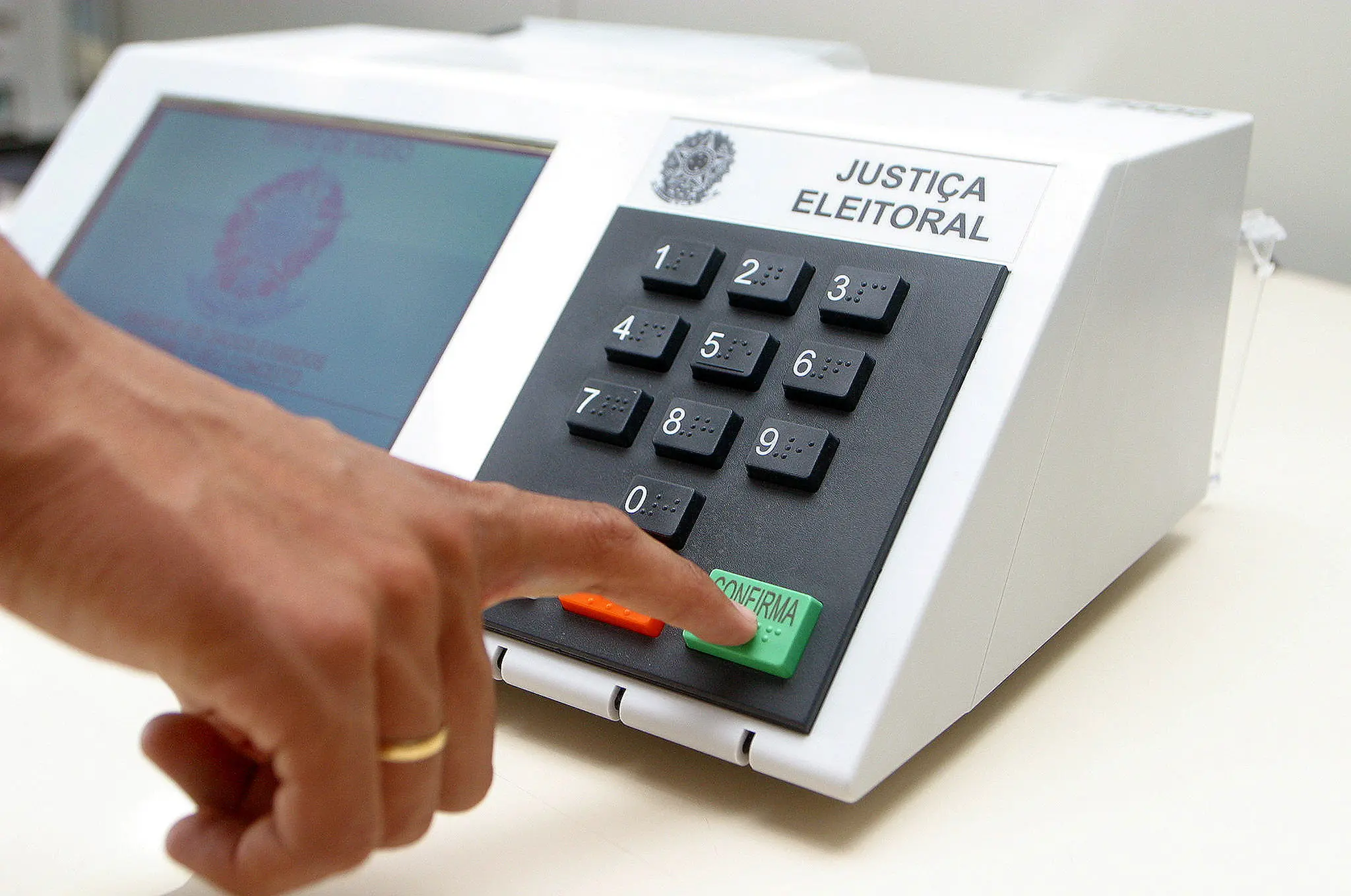 Desvendando as 30 Camadas de Segurança da Urna Eletrônica