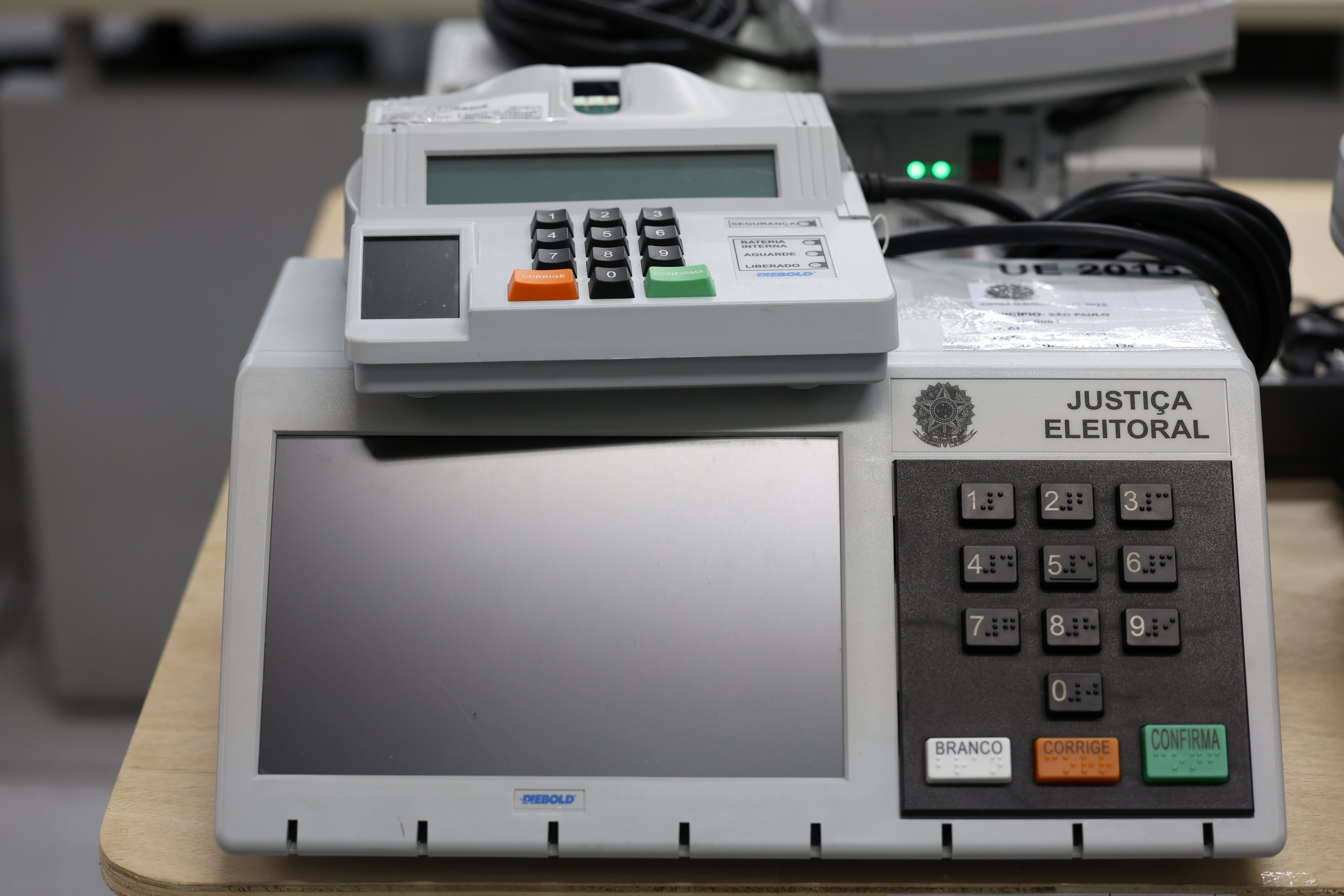 Desvendando as 30 Camadas de Segurança da Urna Eletrônica